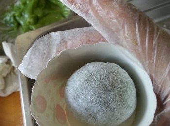 step10: 亦可放入杯中不停轉圈搓圓