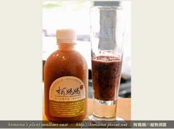 step2: 先將紅豆紫米粥直接倒入杯中至1/3滿(可依個人喜好隨意調整)。