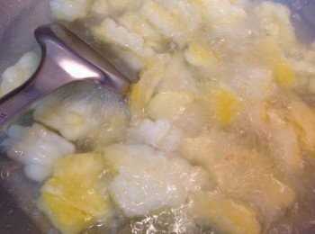 step2: 滾水加入塩、油川燙，川燙後沖涼