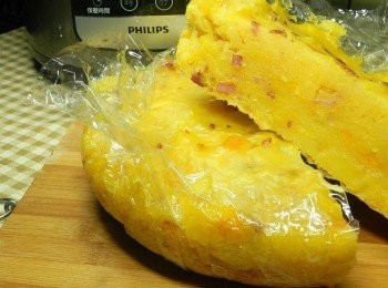 step12: 放涼後就可以取出切開囉~顏色是不是很漂亮呢