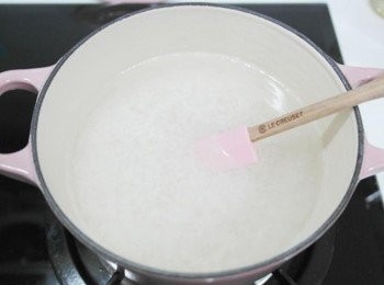 step2: 使用16cm小鍋!!!放入米.水及<span class="group_2">調味料</span>並且稍微拌勻!!!