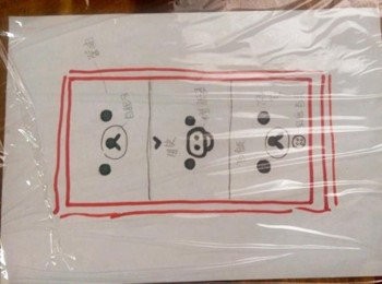 step3: 飯糰草圖橫放. 並在上頭舖上一層保鮮膜