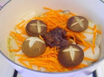 step6: *打開鍋蓋拌勻即可~此時份量已減少一半嚕~