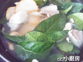 step5: 將清水倒入鍋中 （Staub 24cm），煲沸後，把所有材料倒入鍋中，用中大火煲15分鐘，再轉細火煲2小時，熄火焗30分鐘。