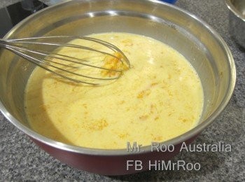 step5: 溫馨浪漫刻骨銘心愛與正義化身提示:

1. 魚膠粉呢, 同熱水一溝埋就會結一舊舊咁既, 俾少少間佢, 俾少少空間佢, 再用篩隔走粒粒就最好喇。
2. 糖呢, 你係可以自由加減既, 一來各人口味唔同, 二來個個芒果既甜度都唔同
3. 至於奶, 我個人就只係會揀新鮮既鮮奶, UHT過既奶都唔會用既, 無左隻鮮味, 例如北海道3.6果的係就係好滑, 但唔夠鮮, 如果大家對呢方面無乜特別要求既話隨便用你自己中意既就得喇。