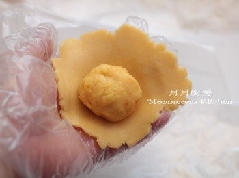 step10: 包入一粒餡料包好，埋口。