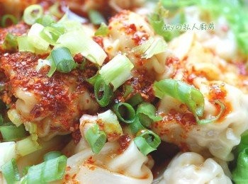 step5: 香辣可口又有黑醋的香氣,紅油抄手真是美味啊!