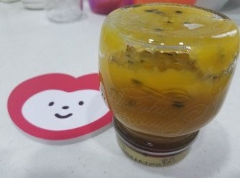 step5: 倒轉瓶蓋向下。這樣做可令瓶內多餘的空氣排出，成密封狀。放涼後就可以放入雪櫃。