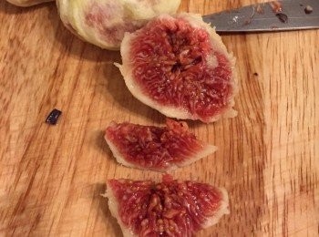 step2: 鮮無花果去皮，切細件。