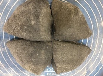 step2: 將麵糰切成四份