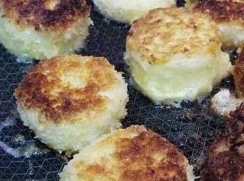 step3: 放入平底鍋煎香兩邊