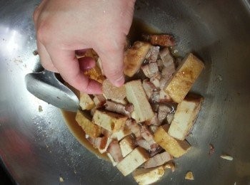 step11: 落1粒冰糖蓋上蓋煮約8-10分鐘