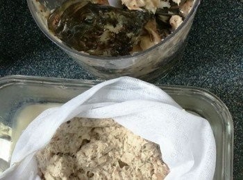 step6: 隔出山斑魚，防入攪拌機攪爛，倒入魚湯袋