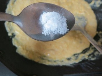 step3: 3.過程中加一些糖及一點點鹽調
