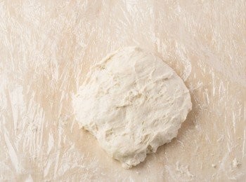 step11: 將塑膠袋用剪刀剪開， 取出麵團