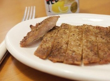 step4: 香烤孜然松阪豬~~香氣十足呢!! 吃起來脆脆的~~但是松阪豬肉很有嚼勁:) 孜然風味還滿讓人喜歡的^^"