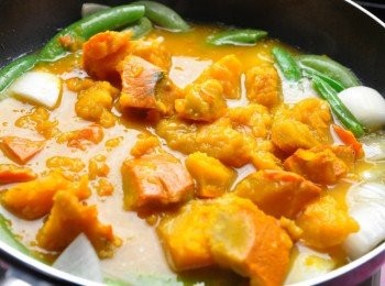 step6: 再放入南瓜泥塊滾煮