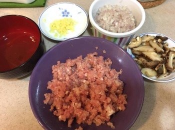 step2: 紅蔥頭、薑洗淨去皮切細