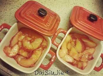 step3: 將煮好了的桃，連汁倒進焗盤。