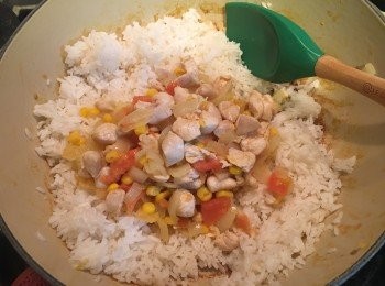 step6: 清潔好個鑊，將白飲炒一炒。
可加調味料調味！
再加入所有材料一齊炒。