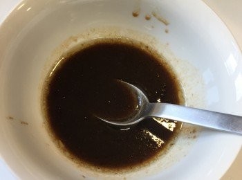 step5: 煮好後隔走洋蔥渣，洋蔥汁調味備用。