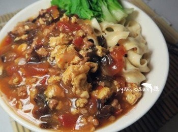 step5: 加上麵條.燙點青菜即完成