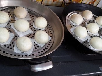 step13: 熄火，蒸完不要立即開蓋，5分鐘後再開蓋，美美的紅豆包出爐了