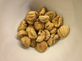 step1: 把栗子乾浸10分鐘後，洗淨