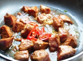 step4: 再放入辣椒拌一下