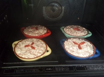 step4: 水滾後放入鑊或蒸爐，蒸10-12分鐘。