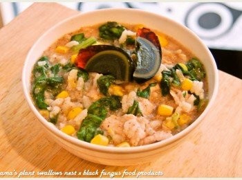 step6: 打開鍋蓋將粥品盛碗，再放入已切成片狀的皮蛋後，即可享用。