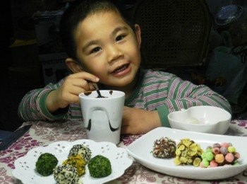 step11: 好好吃的桂冠魔法湯圓，希望每個小朋友都跟庭庭一樣喜歡喔！也可以多個家庭聚在一起，大家一同來玩手作派對，比比看誰家湯圓最有創意！