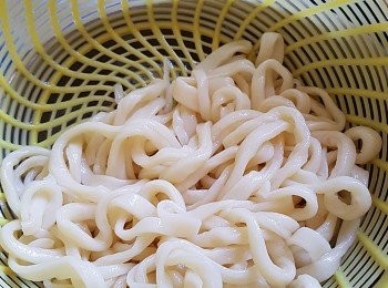 step7: 繼而放入冷水中過冷河,之後放湯或做撈麵隨個人喜歡。