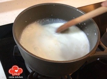 step1: 開超細火，將牛奶加熱至糖溶化後離火備用