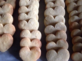 step5: 焗好曲奇取出待涼備用（如不加裝飾的話已完成）