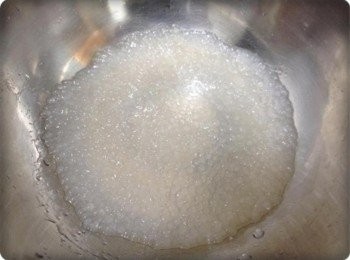 step4: 然後瀝乾水分再用冰水泡一下瀝乾備用!!