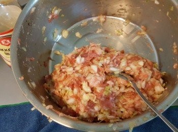 step5: 再將步驟4攪拌勻，水餃內餡就完成囉！