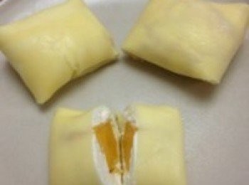 step8: 最後將麵餅包成四方形即可。