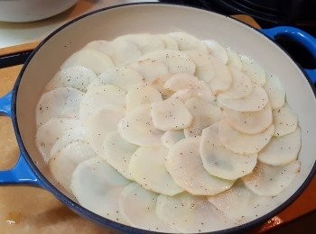 step9: 最後將薯片圍圈排放好。