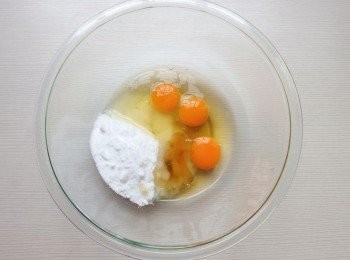 step4: 加入糖,蜂蜜,雞蛋。