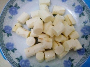 step2: 山藥洗淨，切塊，備用。