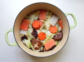 step6: 加入海鹽及油酥酥做調味。