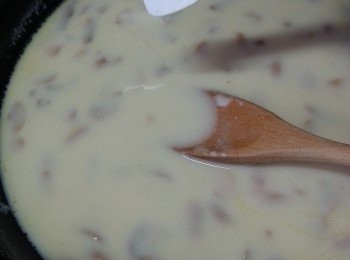 step8: 如覺得未夠咸可加少許鹽調味(此時麵粉亦會越濃,煮到適合自己喜愛之濃度便可熄火)