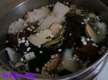 step5: 先用大火煲，待水滾起~