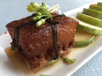 step7: 取出擺盤，將湯汁淋上即可。