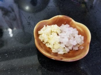 step3: 蒜頭，乾蔥