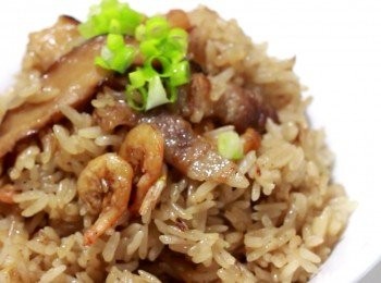 step1: 匠弄古早味油飯被廚友評為跟在店舖吃的一樣好吃! https://youtu.be/iXSrqIVnEiw
這一道療癒系麻油雞飯又怎能錯過呢!