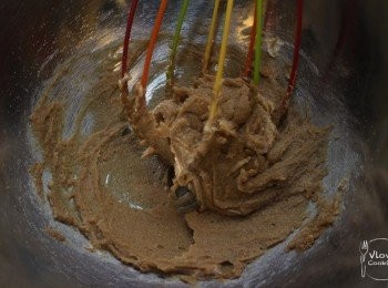 step2: 用打蛋器拌勻至忌廉狀