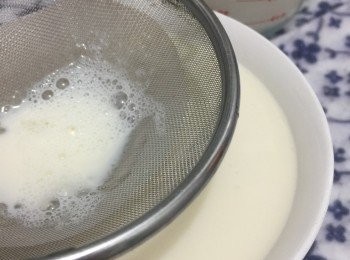 step3: 過篩倒入碗內