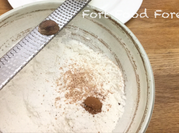 step1: <span class="group_2">乾材料</span> 全部放在同一個大碗裏, 拌勻.